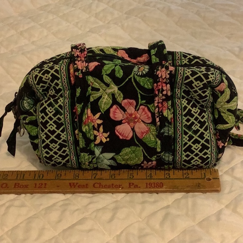 Vera Bradley Purse Black Floral with key holder & zip pocket Quilted p…